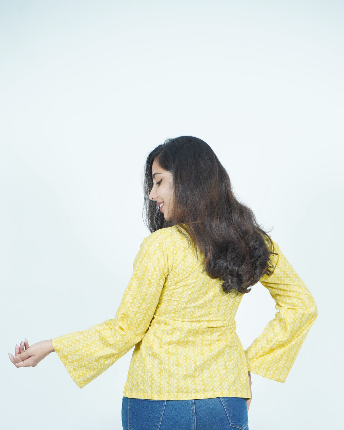Mughee zigzag designed Flare Topwhite in yellow